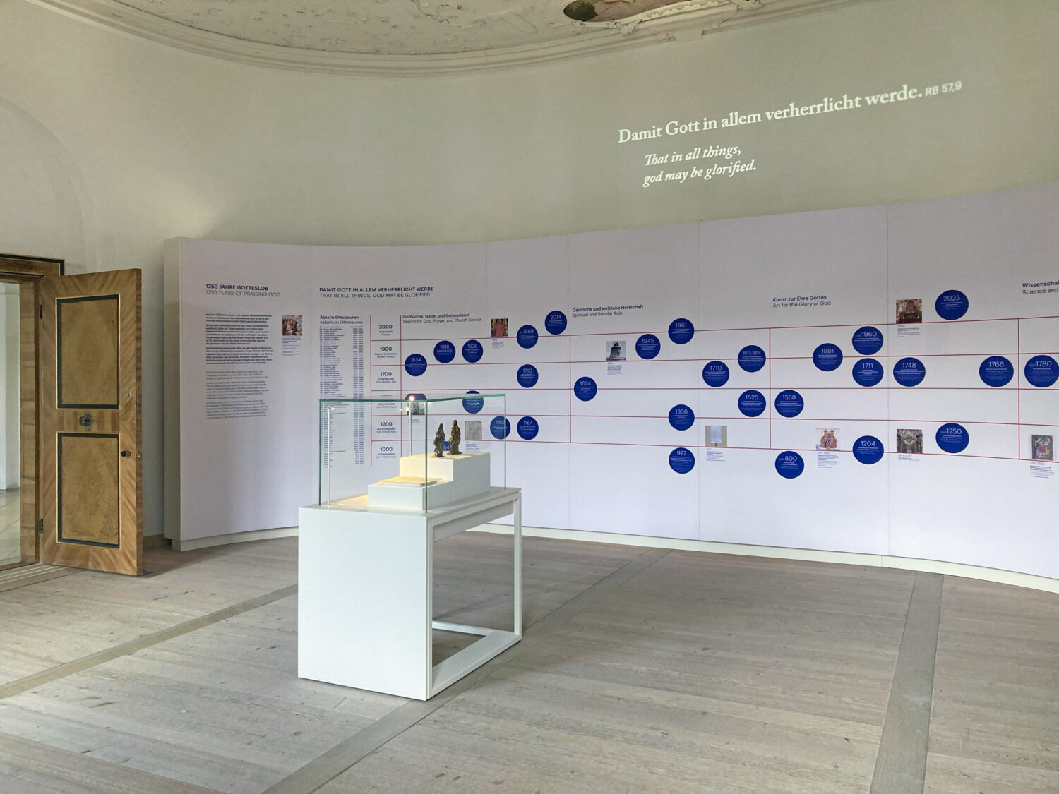 Eva Plass: <strong>Benediktiner Abtei Ottobeuren Museum</strong><br> – Ausstellungsgrafik + Signaletik / Ottobeuren 2020 – 2023