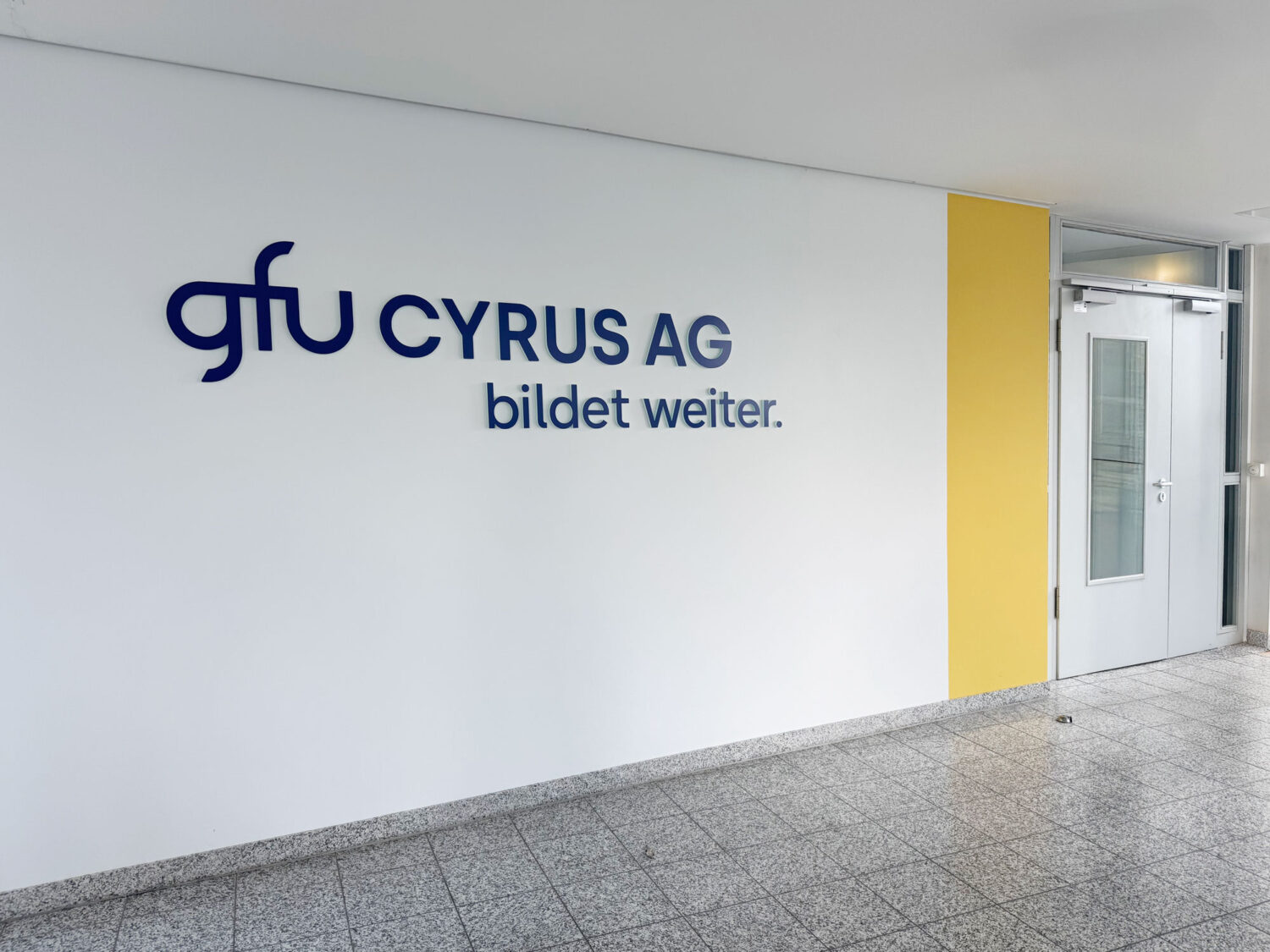 Eva Plass: <strong>GFU Cyrus AG Seminarzentrum Köln</strong><br> – Signaletik
