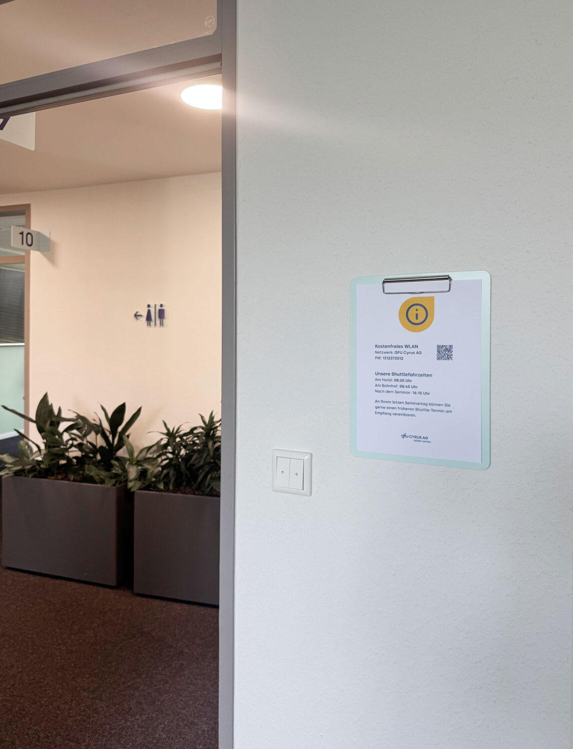 Eva Plass: <strong>GFU Cyrus AG Seminarzentrum Köln</strong><br> – Signaletik